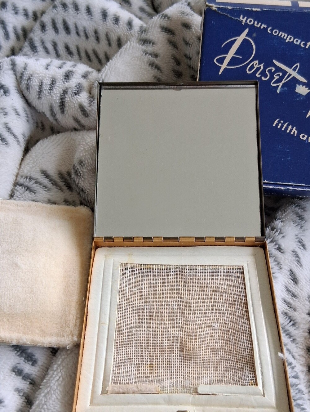 Dorset-Rex 5th Avenue Vtg Compact Mirror with Powder Puff - Gold & Cream